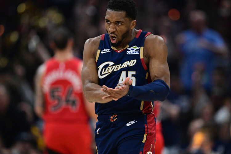 Cavs top Raptors to take Game 1, as Mitchell extends playoff scoring streak